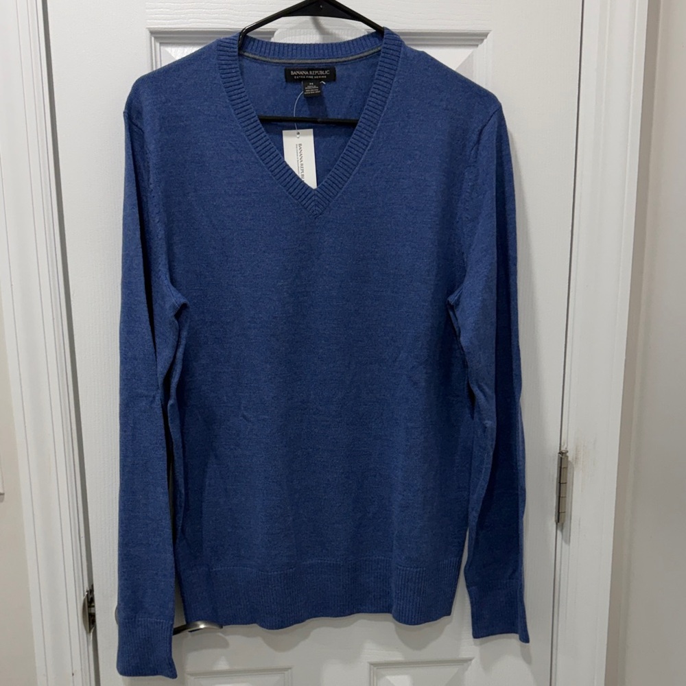 Banana Republic Men's V-Neck Sweater in Deep Blue